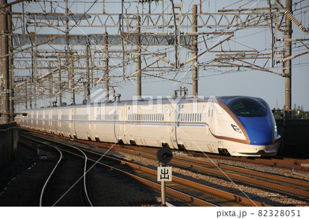 燕三条駅に到着するE7系とき号 82328051