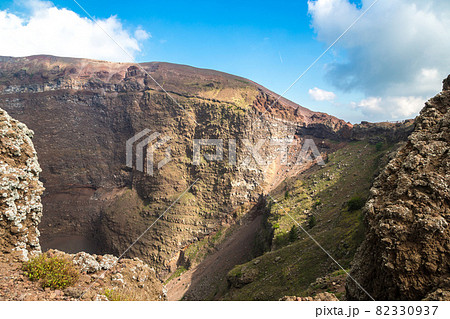 Vesuvius volcano crater 82330937