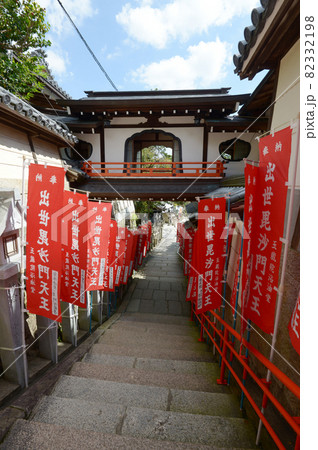 朝護孫子寺 参道の渡り廊下 奈良県生駒郡 朝護孫子寺 参道の渡り廊下 奈良県生駒郡 82332198