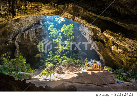 Royal pavilion in Phraya Nakorn cave 82332423