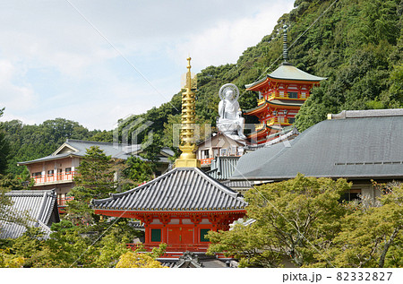 朝護孫子寺 玉蔵院の三重塔と地蔵菩薩坐像遠望 奈良県生駒郡 朝護孫子寺 玉蔵院の三重塔と地蔵菩薩坐像遠望 奈良県生駒郡 82332827