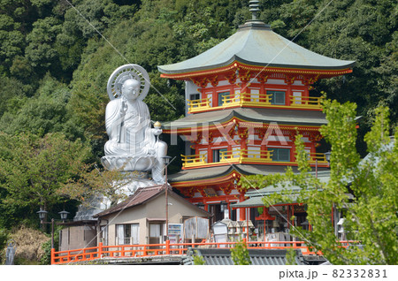 朝護孫子寺　玉蔵院の三重塔と地蔵菩薩坐像　奈良県生駒郡 82332831
