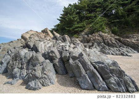 海 島 岩 82332883