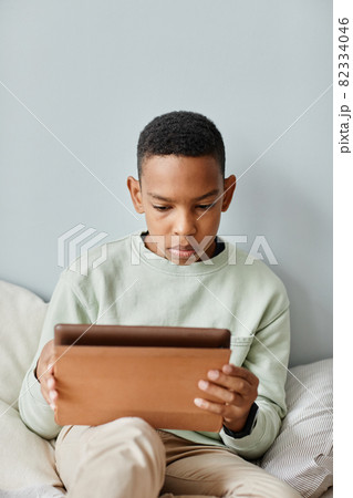 Teenager using Tablet Teenager using Tablet 82334046