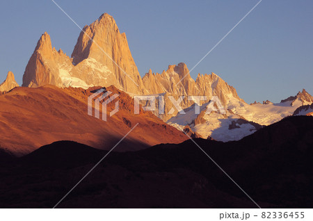 Fitz Roy mountain at sunrise time. Los Glaciares National park. Argentina. 82336455