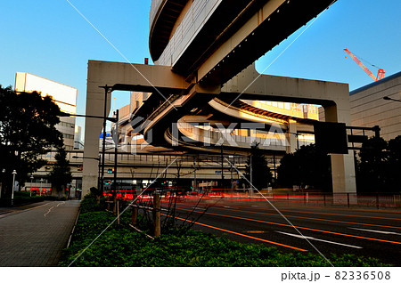 東京 首都高速道路 西新宿ジャンクションの夕景 東京 首都高速道路 西新宿ジャンクションの夕景 82336508