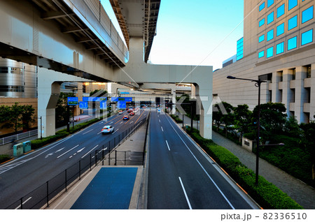 東京 首都高速道路 西新宿ジャンクションの夕景 東京 首都高速道路 西新宿ジャンクションの夕景 82336510