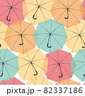 ゆるかわ手描きの傘シームレスパターン 82337186