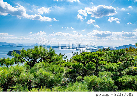 鷲羽山第二展望台からの瀬戸大橋と瀬戸内海の風景　岡山県倉敷市 82337685