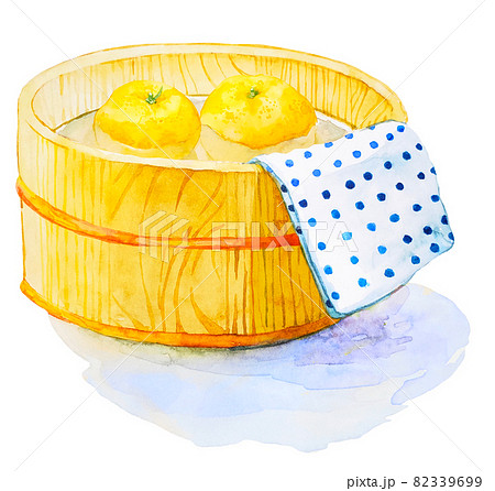 ゆずの入った桶の水彩イラスト 82339699