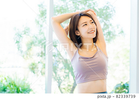フィットネス　女性 82339739