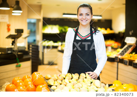 Girl deciding on fruits Girl deciding on fruits 82340073