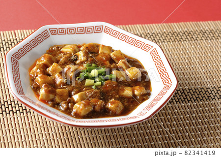 お豆腐がたくさん入っている四川風麻婆豆腐 お豆腐がたくさん入っている四川風麻婆豆腐 82341419