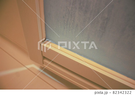 シャワールームの扉　浴室の扉 82342322