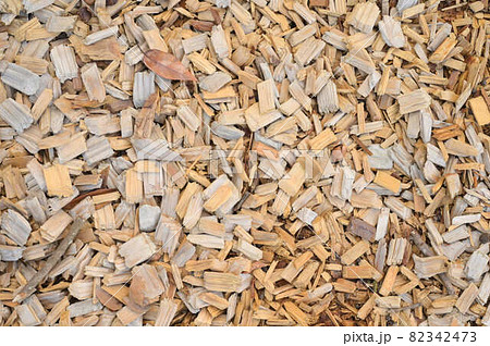 ウッドチップを敷き詰めた床 82342473