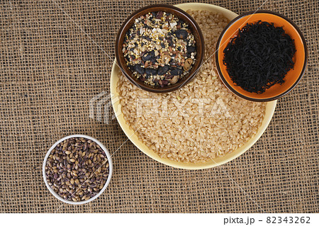 もち麦　玄米　雑穀　芽ひじき　合わせ炊き　材料 82343262