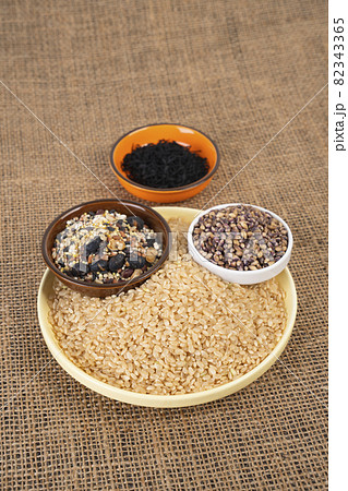 玄米　芽ひじき　もち麦　雑穀　合わせ炊き　材料 82343365