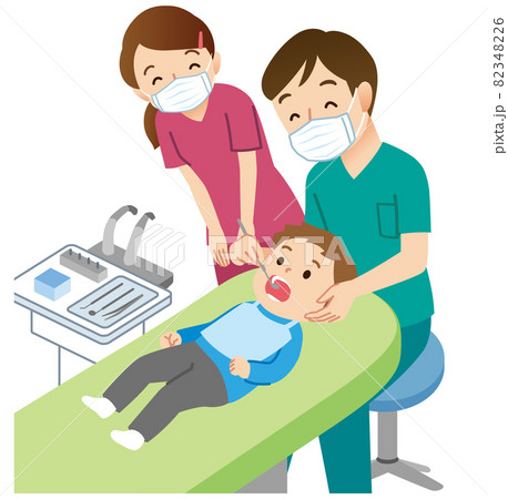 歯科治療を受ける子供　小児歯科 82348226
