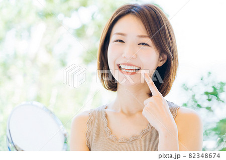 きれいな歯の女性 82348674