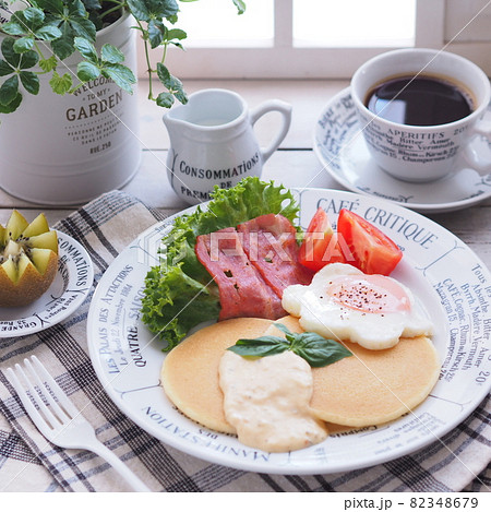パンケーキワンプレートで朝食 パンケーキワンプレートで朝食 82348679