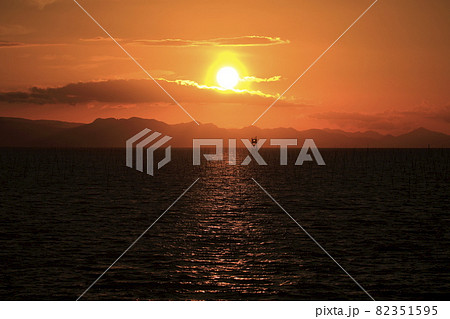 大牟田市 有明海 海苔畑 夕景、 大牟田市 有明海 海苔畑 夕景、 82351595