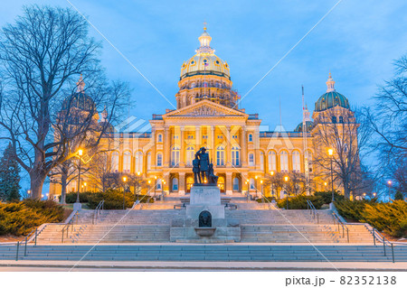State Capitol in Des Moines, Iowa State Capitol in Des Moines, Iowa 82352138