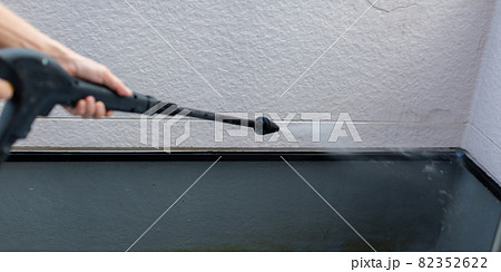 ベランダの洗浄　高圧洗浄機 82352622