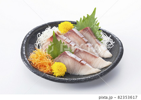 鰤の刺し身 82353617