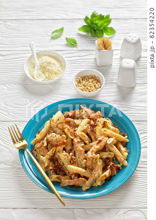 chicken alfredo pasta penne with caramelized onion 82354220