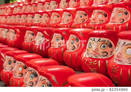 成海神社、ずらりと並ぶだるま達〈愛知県名古屋市〉 成海神社、ずらりと並ぶだるま達〈愛知県名古屋市〉 82354960
