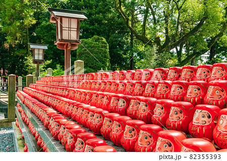 成海神社、ずらりと並ぶだるま達〈愛知県名古屋市〉 成海神社、ずらりと並ぶだるま達〈愛知県名古屋市〉 82355393