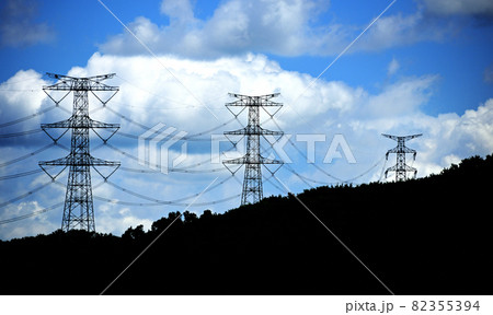 高圧線の高圧鉄塔 82355394