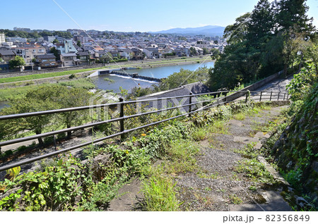 金沢市　犀川桜橋遠景 82356849