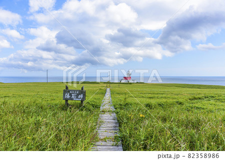 道東の岬　落石岬と灯台 82358986