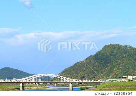 岐阜市、金華山と忠節橋の風景 岐阜市、金華山と忠節橋の風景 82359354