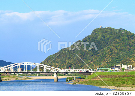 岐阜市、金華山と忠節橋の風景 82359357