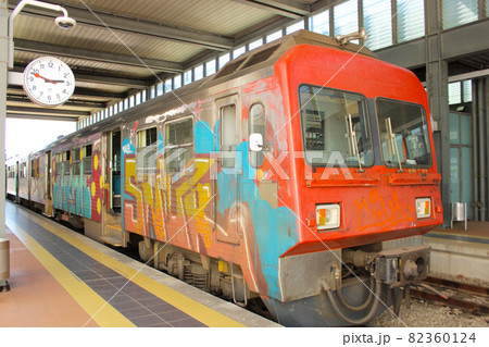 ポルトガルの電車 82360124