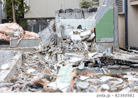 建てかえのため家を解体したところ 82360981