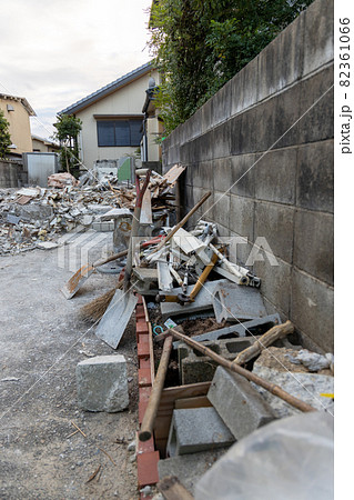 建てかえのため家を解体したところ 82361066