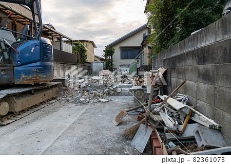 建てかえのため家を解体したところ 82361073