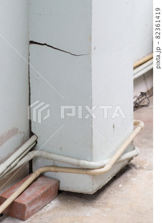 broken house pillar causing of the land subsidence 82361419