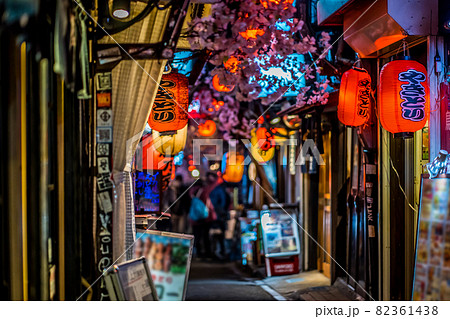 新宿西口 思い出横丁 サイバーパンクな東京のイメージの写真素材