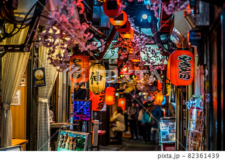 新宿西口・思い出横丁 サイバーパンクな東京のイメージ 82361439