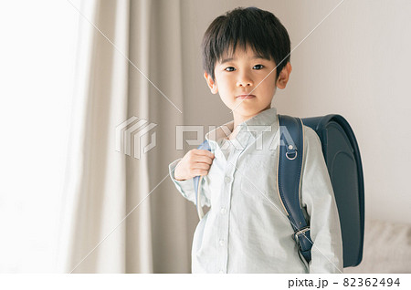 ランドセルと男の子 ランドセルと男の子 82362494