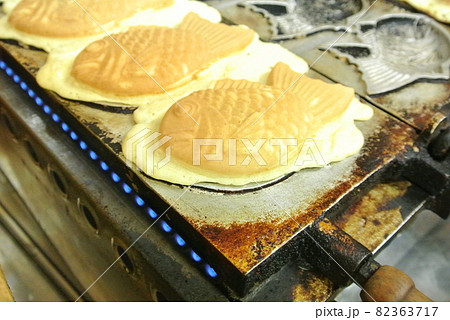 たい焼きを焼いているの写真素材 [82363717] - PIXTA
