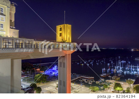 Facade of the famous Lacerda elevator in the illuminated at night 82364194
