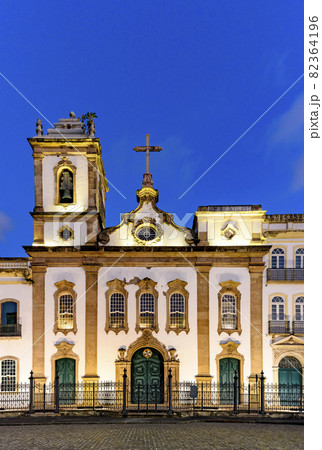 Facade of an old and historic church from the 18th century in the central square of the Pelourinho district 82364196