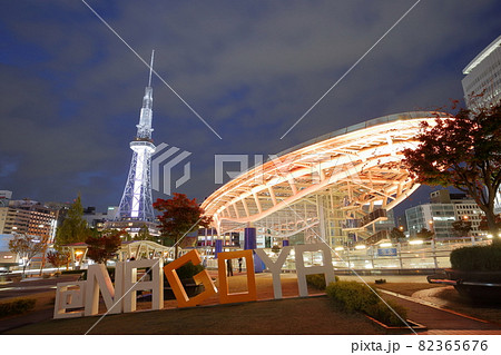 都会の夜景風景（オアシス21と中部電力MIRAI TOWER　愛知県 名古屋市 栄） 82365676