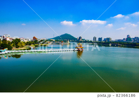 高雄の蓮池潭　台湾 82366186