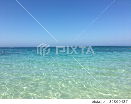 透き通った海と空 82369427